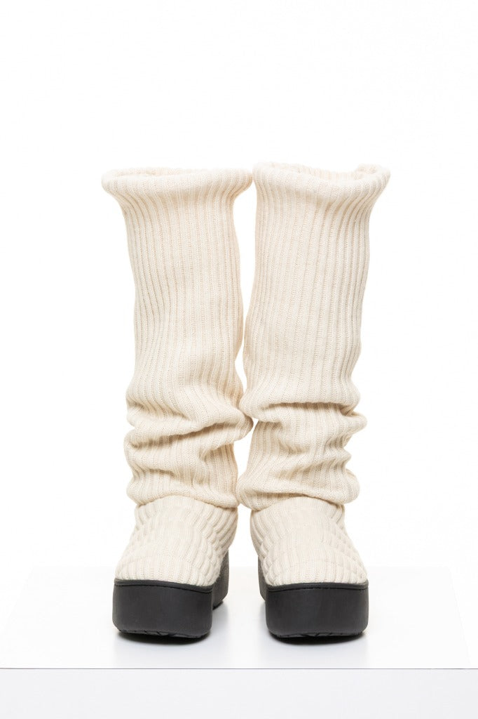 SUBU x ODAKHA loose socks boots WHITE