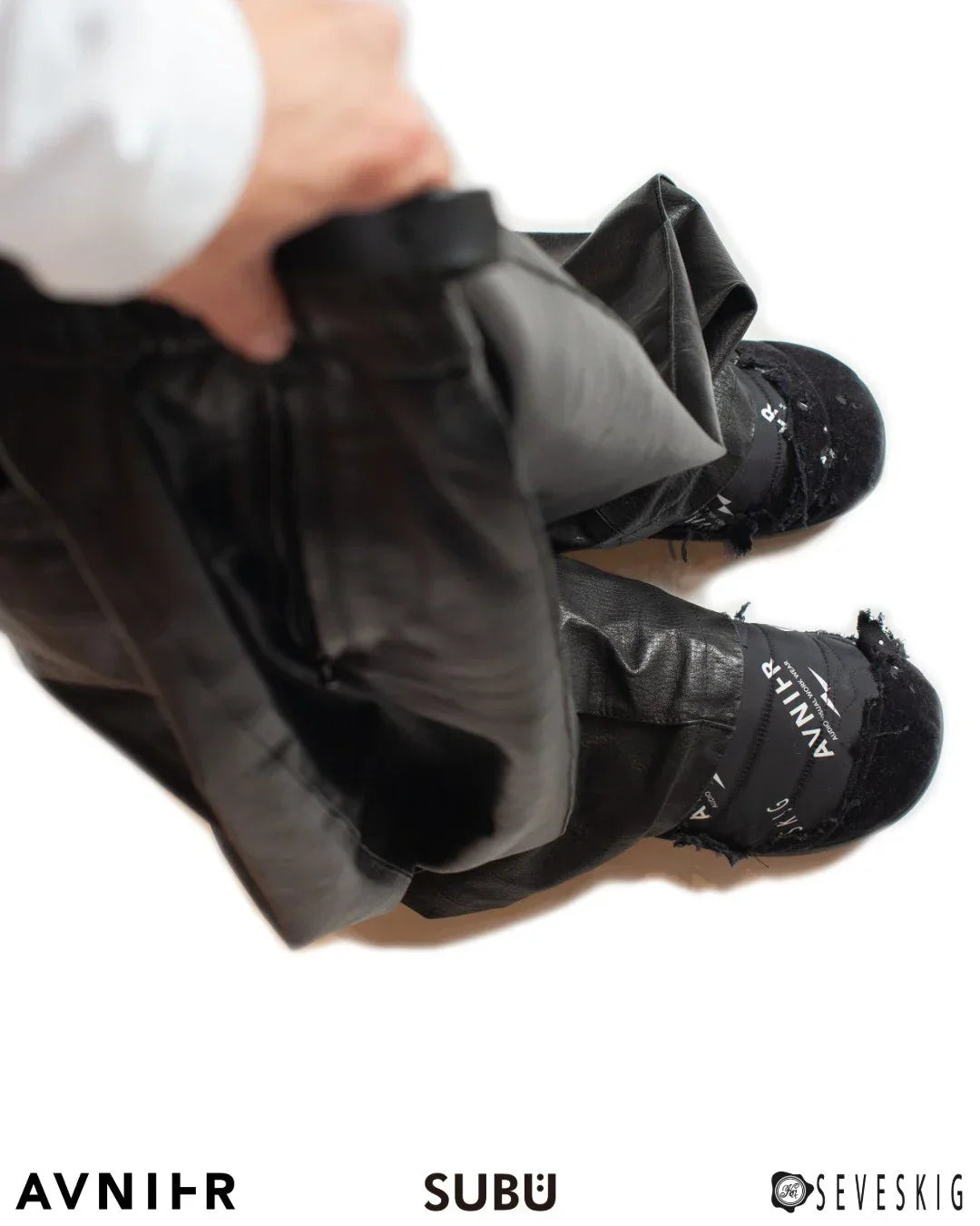 SUBUを、「AVNIER × SEVESKIG」のトリプルコラボレーションでアップデート。 SEVESKIG x SUBU Collaboration Items Now Available!